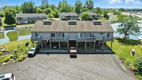 8810 W Canada Goose Ct, Oak Harbor, OH, 43449-9300 | Card Image