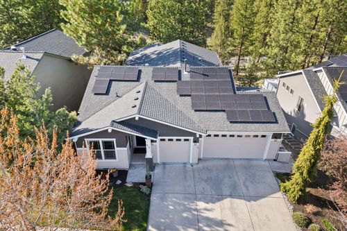 413 Nw Flagline Dr, Bend, OR, 97703-5570 | Card Image