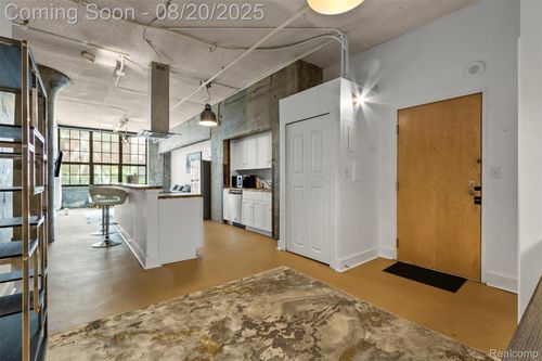 42-6533 E Jefferson Ave, Detroit, MI, 48207-4458 | Card Image