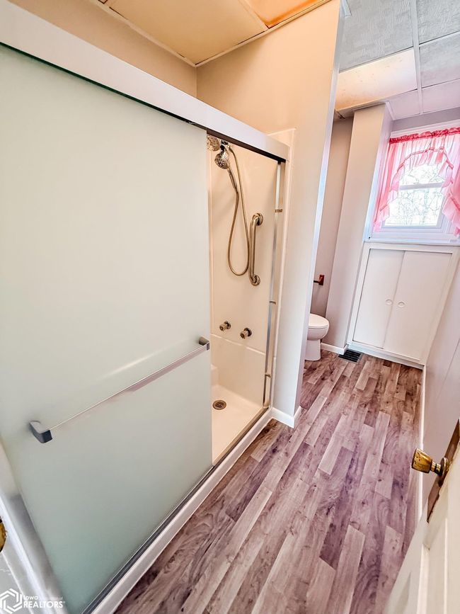 415 S Garfield Ave, Home with 4 bedrooms, 2 bathrooms and 2 parking in Burlington IA | Image 19