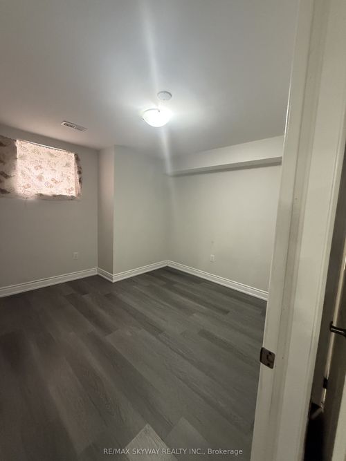 2-40 Eberly Woods Dr, Caledon, ON, L7C4J2 | Card Image