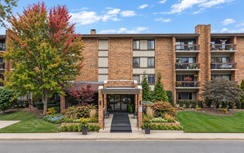 111-201 Lake Hinsdale Dr, Willowbrook, IL, 60527-2687 | Card Image