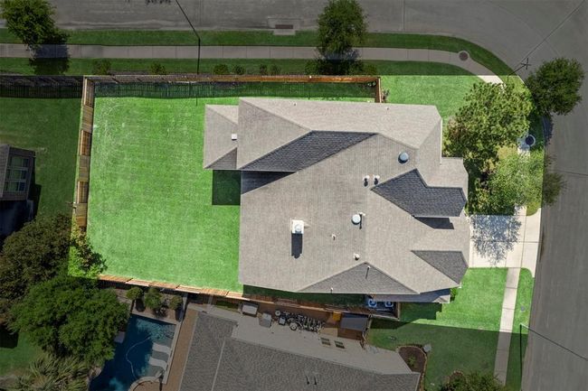 Aerial view showing corner lot and large yard. | Image 43
