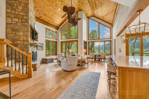 35 Crestview Ln, Banner Elk, NC, 28604-7102 | Card Image