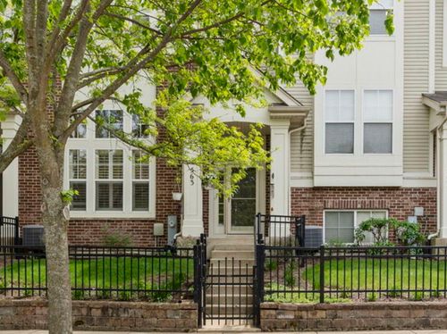 563 Grosvenor Ln, Aurora, IL, 60504-4411 | Card Image