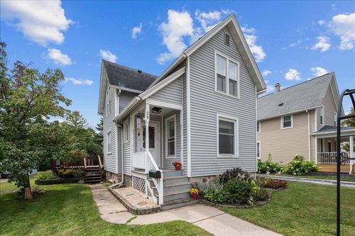25 Edna St, Plymouth, WI, 53073-1207 | Card Image