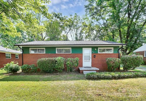 2244 English Dr, Charlotte, NC, 28216-4221 | Card Image