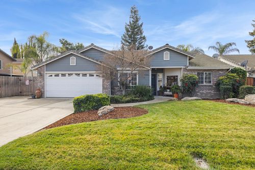 525 W Kimball Ave, Visalia, CA, 93277-6505 | Card Image