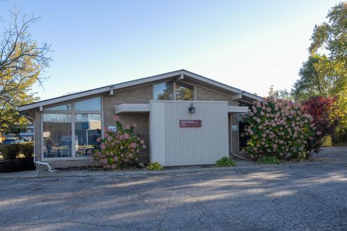 2561 Elizabeth Lake Rd, Waterford, MI, 48328-3313 | Card Image