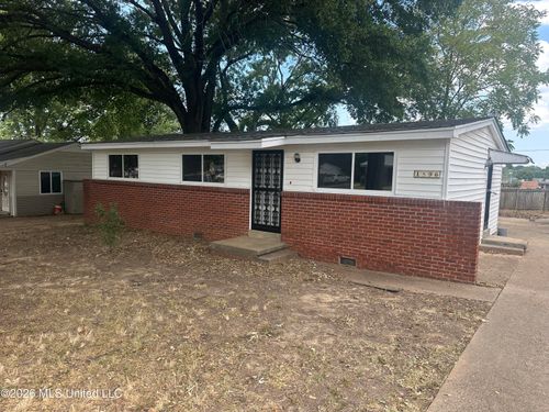 1896 Southaven Cir N, Southaven, MS, 38671-2914 | Card Image