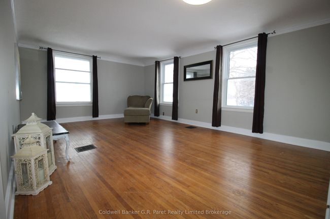 22445 Fairview Rd, House other with 3 bedrooms, 1 bathrooms and 6 parking in Thorndale ON | Image 12