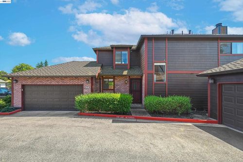 20061 Santa Maria Ave, Castro Valley, CA, 94546-4253 | Card Image