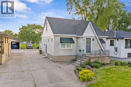 561 Elinor St, Windsor, ON, N8P1E3 | Card Image