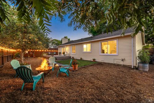 985 Emily Ave, Rohnert Park, CA, 94928-2299 | Card Image