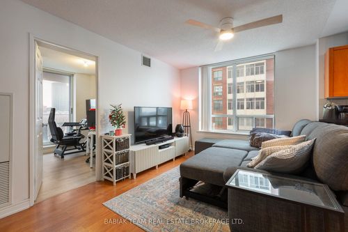 513-1369 Bloor St W, Toronto, ON, M6P4J4 | Card Image
