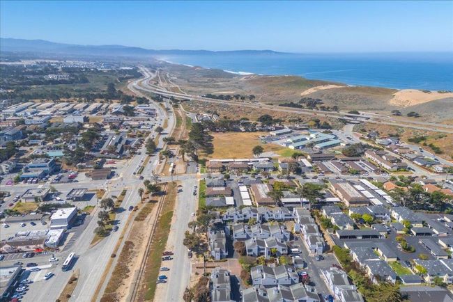 2 - 3095 Marina Dr, Condo with 2 bedrooms, 2 bathrooms and 1 parking in Marina CA | Image 25