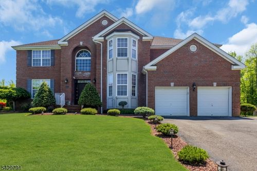 18 Gloria Ln, Monroe Twp, NJ, 08831-0168 | Card Image