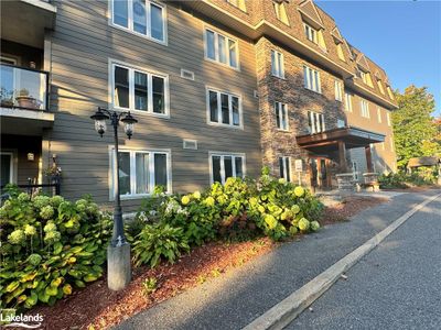 302 - 24 Dairy Lane, Home with 2 bedrooms, 2 bathrooms and 25 parking in Huntsville ON | Image 3