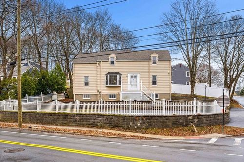 380 Cross St, Winchester, MA, 01890-1103 | Card Image