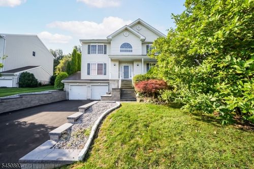 5 Pegasus Pl, Hackettstown, NJ, 07840-4532 | Card Image