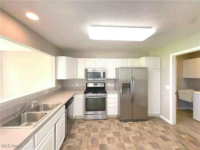 13 Whitaker Cv, Condo with 2 bedrooms, 2 bathrooms and null parking in Avon Lake OH | Image 4