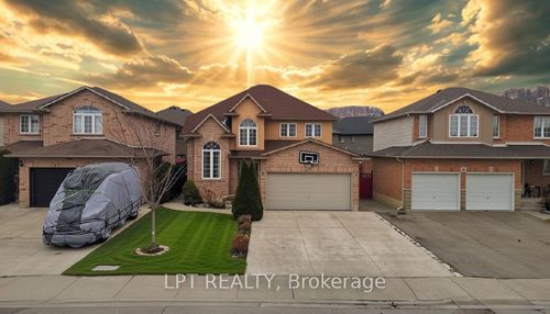 48 Nashville Cir, Hamilton, ON, L8G5H2 | Card Image