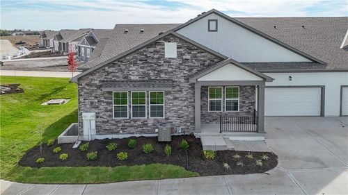 115 S Diane Dr, Olathe, KS, 66061-5129 | Card Image