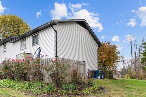 4-402 S Renfro St, Mount Airy, NC, 27030-4766 | Card Image