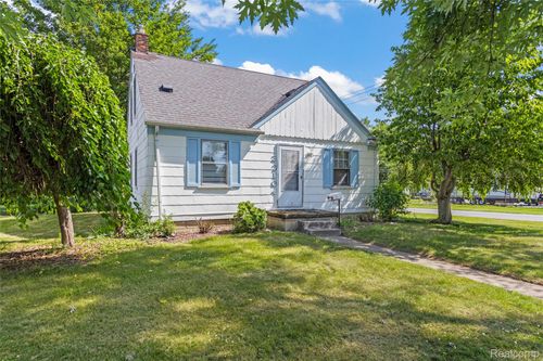 32104 Dover St, Garden City, MI, 48135-1748 | Card Image