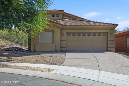 10706 N Hewitt Pl, Oro Valley, AZ, 85737-6636 | Card Image