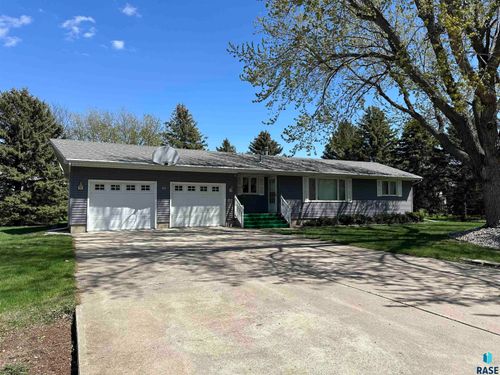 100 S Relanto St, Freeman, SD, 57029-2121 | Card Image