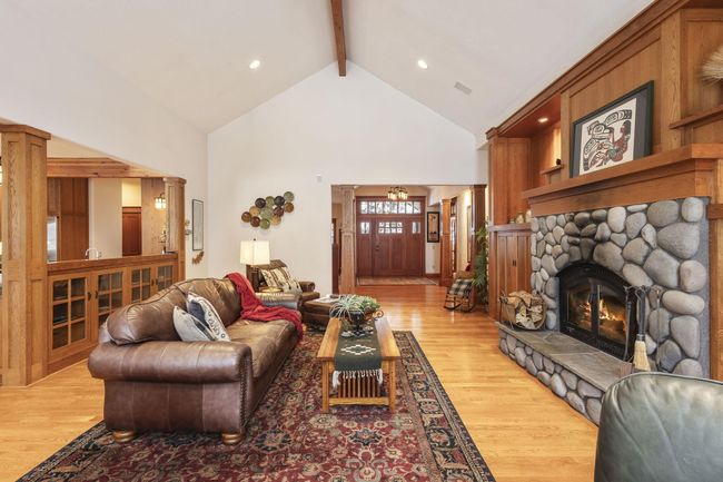 Solid Oak Builtins | Image 20