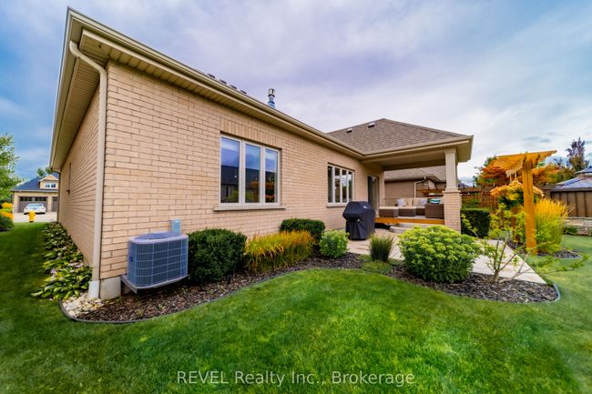 5 Tulip Tree Rd, House attached with 4 bedrooms, 3 bathrooms and 2 parking in Saint Davids ON | Image 19