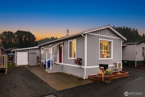 15266 Maple Dr, Renton, WA, 98058-8103 | Card Image