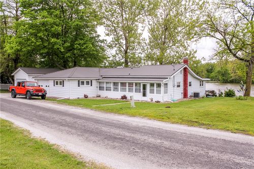 3475 E Lake Paradise Rd, Mattoon, IL, 61938-8618 | Card Image