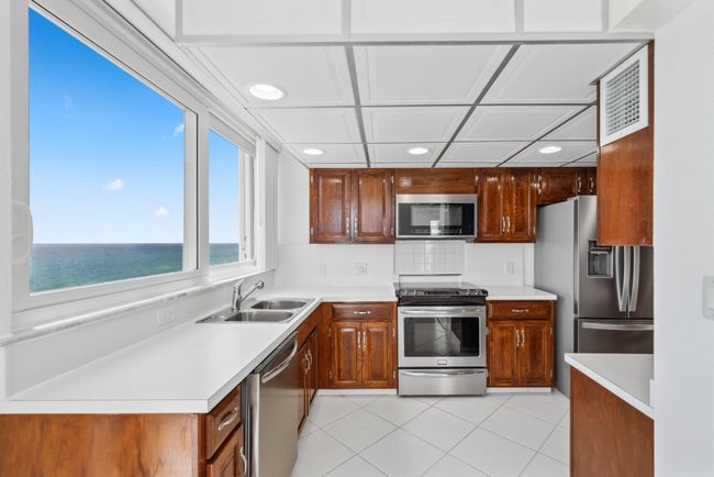 APT-1808 - 1370 S Ocean Blvd, Condo with 2 bedrooms, 3 bathrooms and null parking in Pompano Beach FL | Image 12