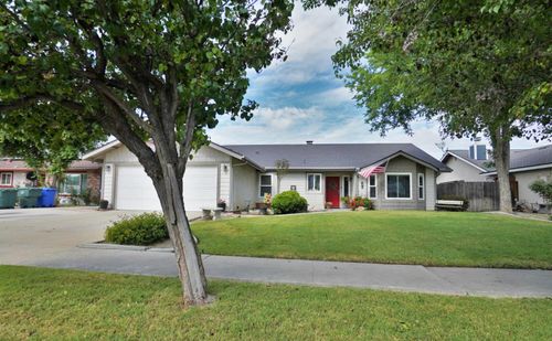 335 Kenwood Dr, Lemoore, CA, 93245-3729 | Card Image