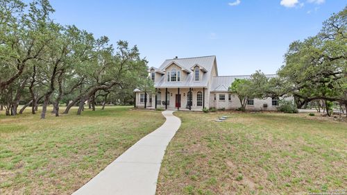279 Pin Oak Trl, New Braunfels, TX, 78132-3565 | Card Image