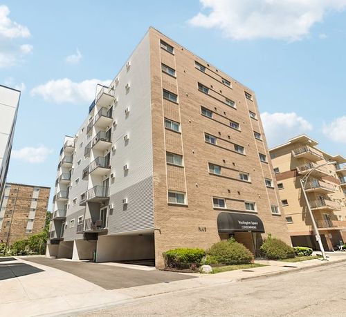 403-7449 Washington St, Forest Park, IL, 60130-1520 | Card Image