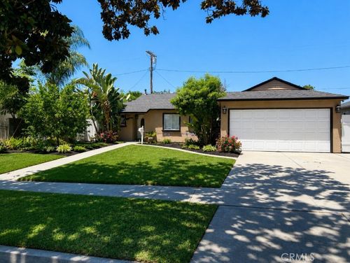 17857 Hemmingway St, Reseda, CA, 91335-2216 | Card Image
