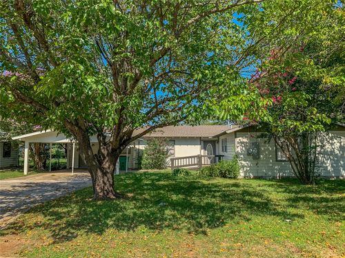 935 W Park St, Stephenville, TX, 76401-2455 | Card Image