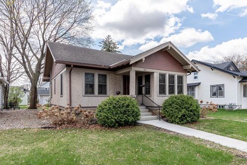 621 Grant Ave, North Mankato, MN, 56003-2942 | Card Image