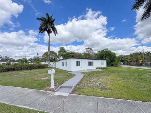 15545 Arizona Rd, Homestead, FL, 33033-2662 | Card Image