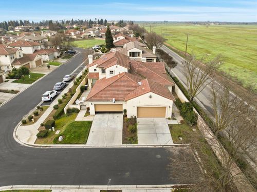 2450 Como Corte, Chowchilla, CA, 93610-9460 | Card Image