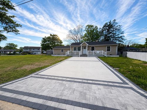 1013 Merriam Rd, Bay Shore, NY, 11706-2050 | Card Image
