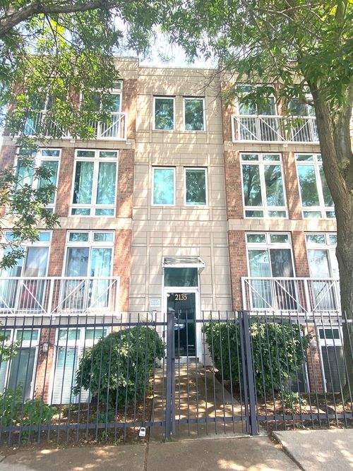 102-2135 Southport Ave, Chicago, IL, 60614-4068 | Card Image