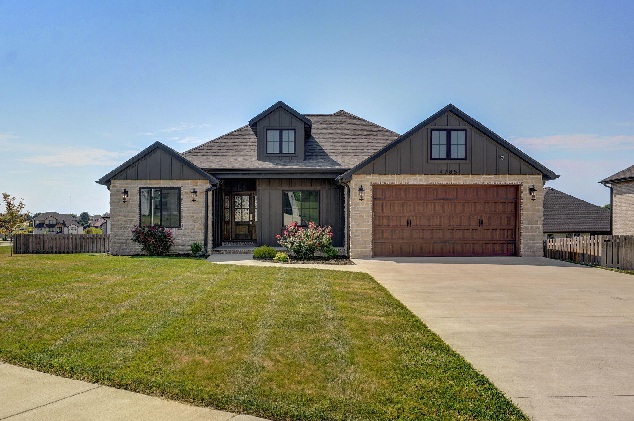 Whitman Rd, Springfield, MO 65802