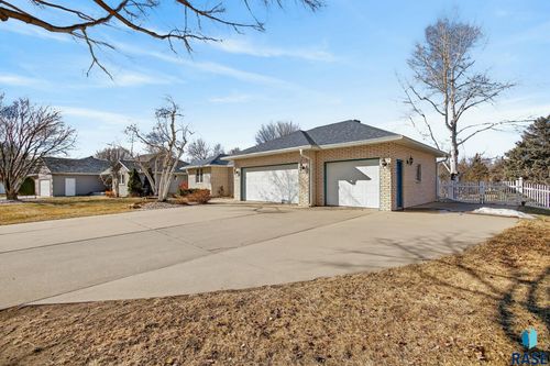 1244 S Stoney Pointe Ct, Sioux Falls, SD, 57106-3340 | Card Image