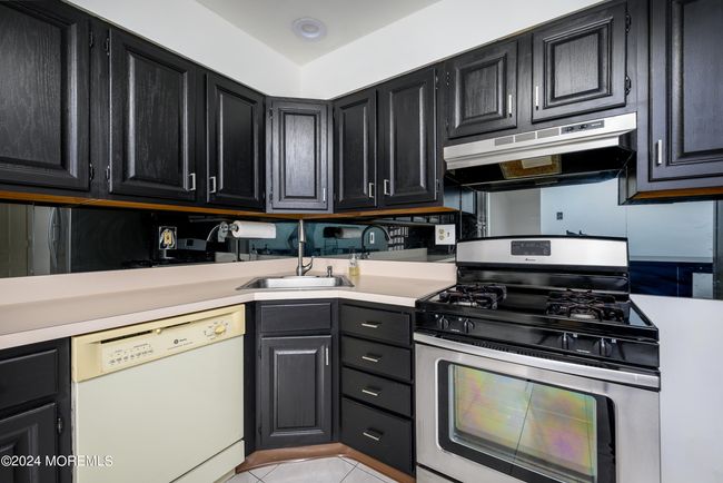 APT-5 - 40 W 13 Th St, Condo with 3 bedrooms, 2 bathrooms and null parking in Bayonne NJ | Image 10