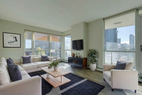 204-3 325 Street Se, Calgary, AB, T2G0T9 | Card Image